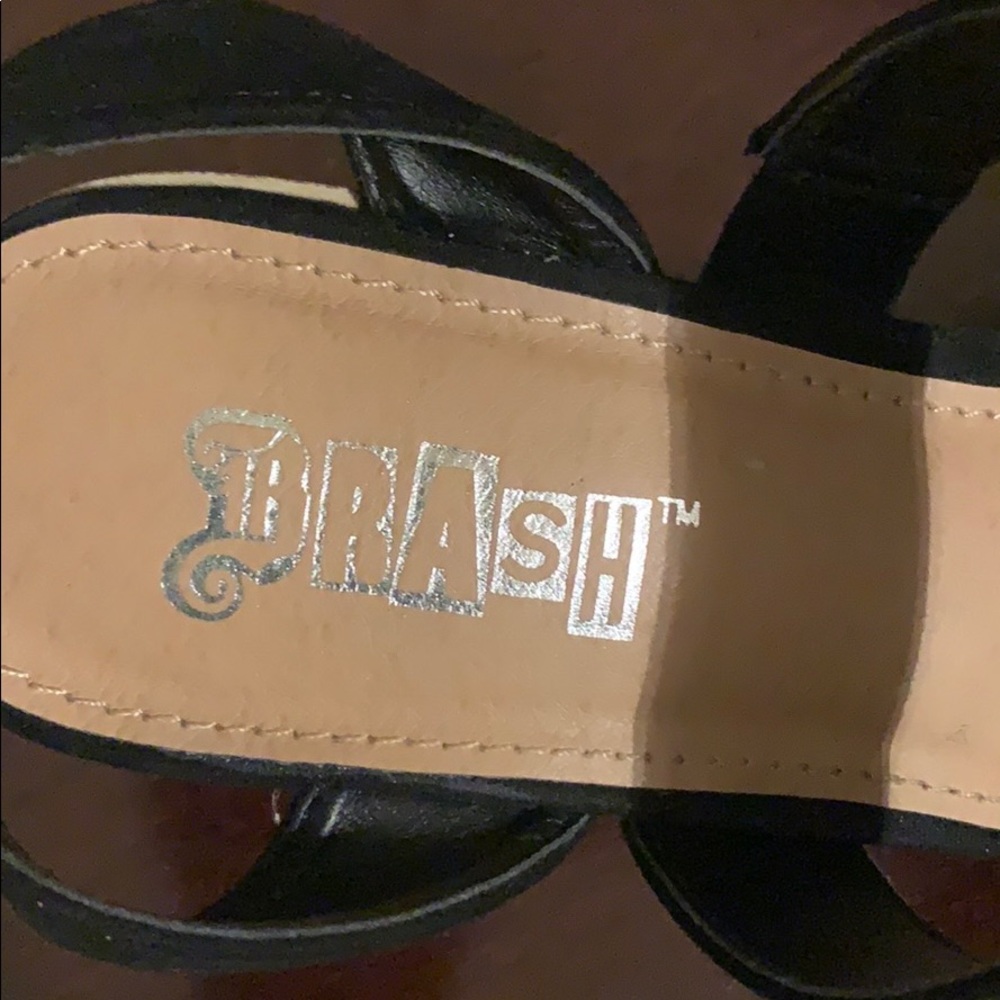 Brash Black block heel black strapped 3inch shoes! - Picture 4 of 5